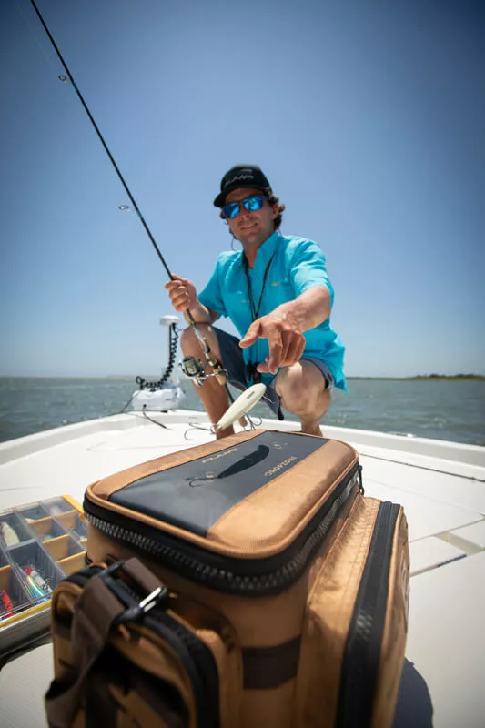 Plano Guide Series™ Tackle Bag (3700) 8 Plano Guide Series™ Tackle Bag (3700)