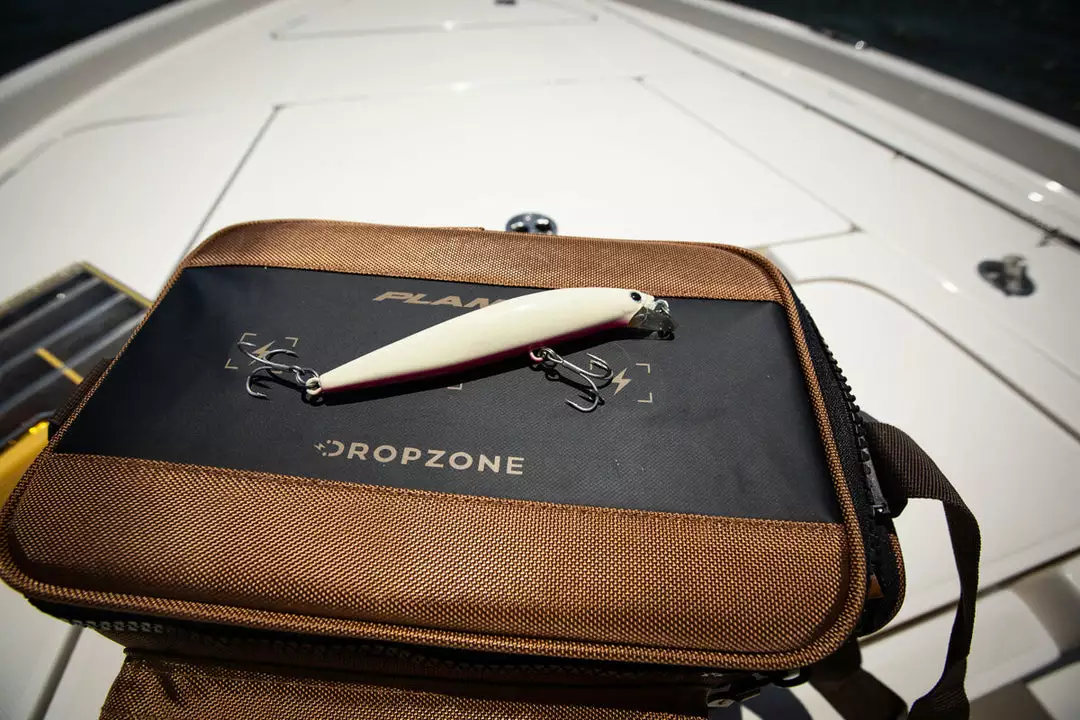 Plano Guide Series™ Tackle Bag (3700) 9 Plano Guide Series™ Tackle Bag (3700)